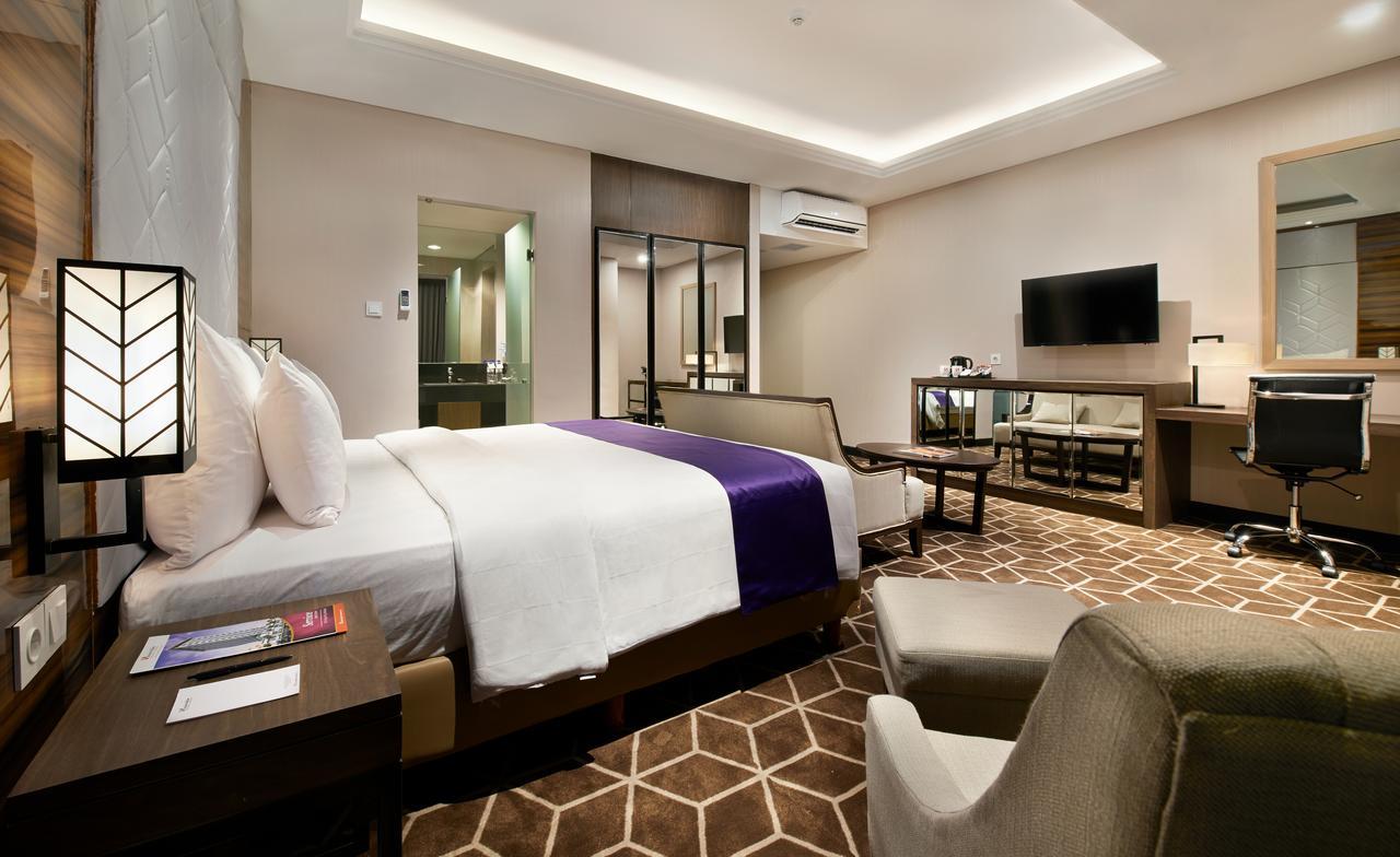 Swiss-Belinn Tunjungan Surabaya Exterior photo