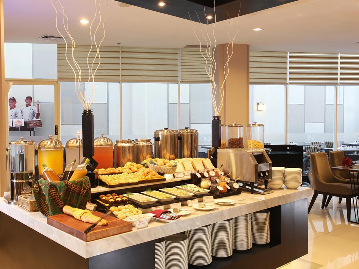Swiss-Belinn Tunjungan Surabaya Exterior photo