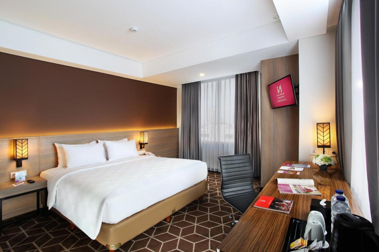 Swiss-Belinn Tunjungan Surabaya Exterior photo
