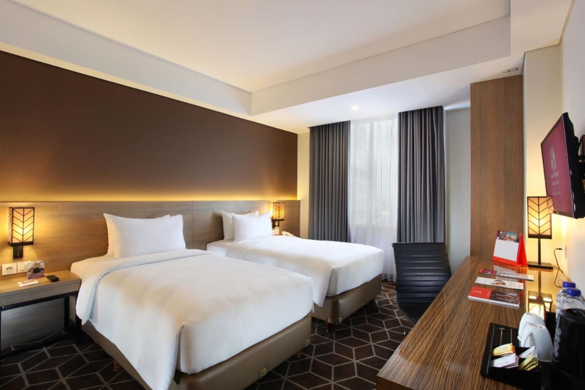 Swiss-Belinn Tunjungan Surabaya Exterior photo