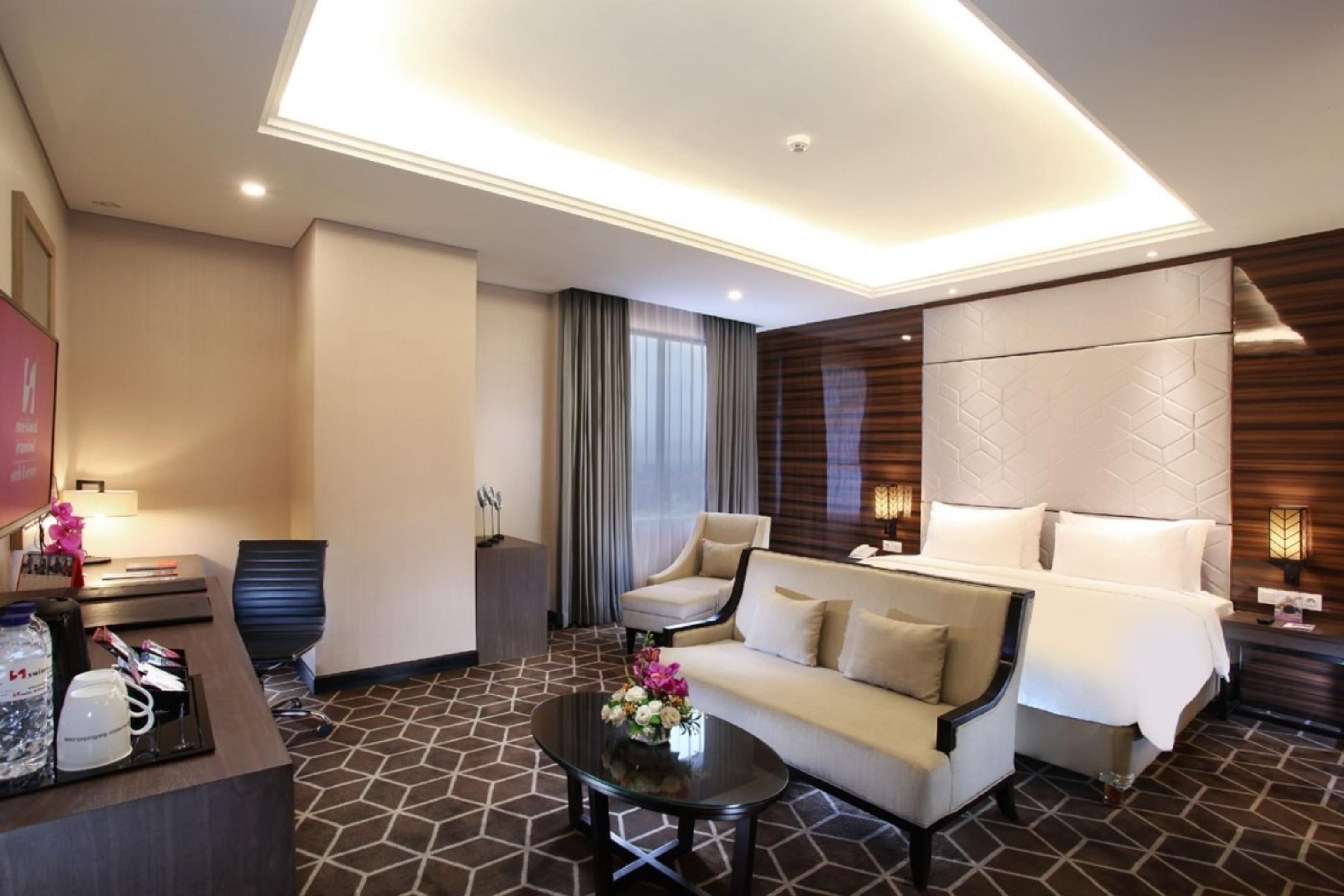 Swiss-Belinn Tunjungan Surabaya Exterior photo