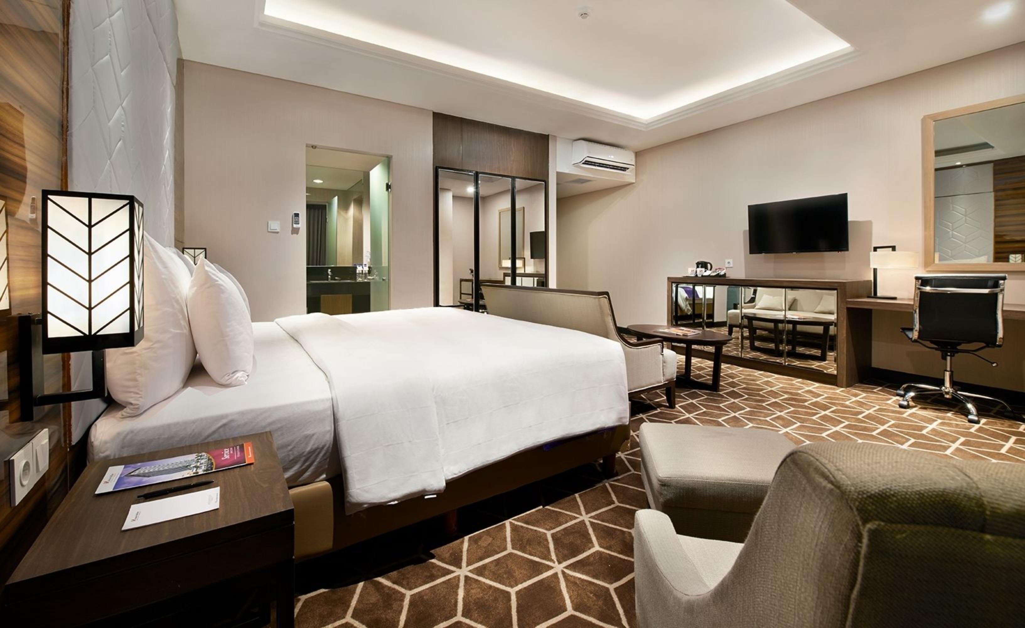 Swiss-Belinn Tunjungan Surabaya Exterior photo