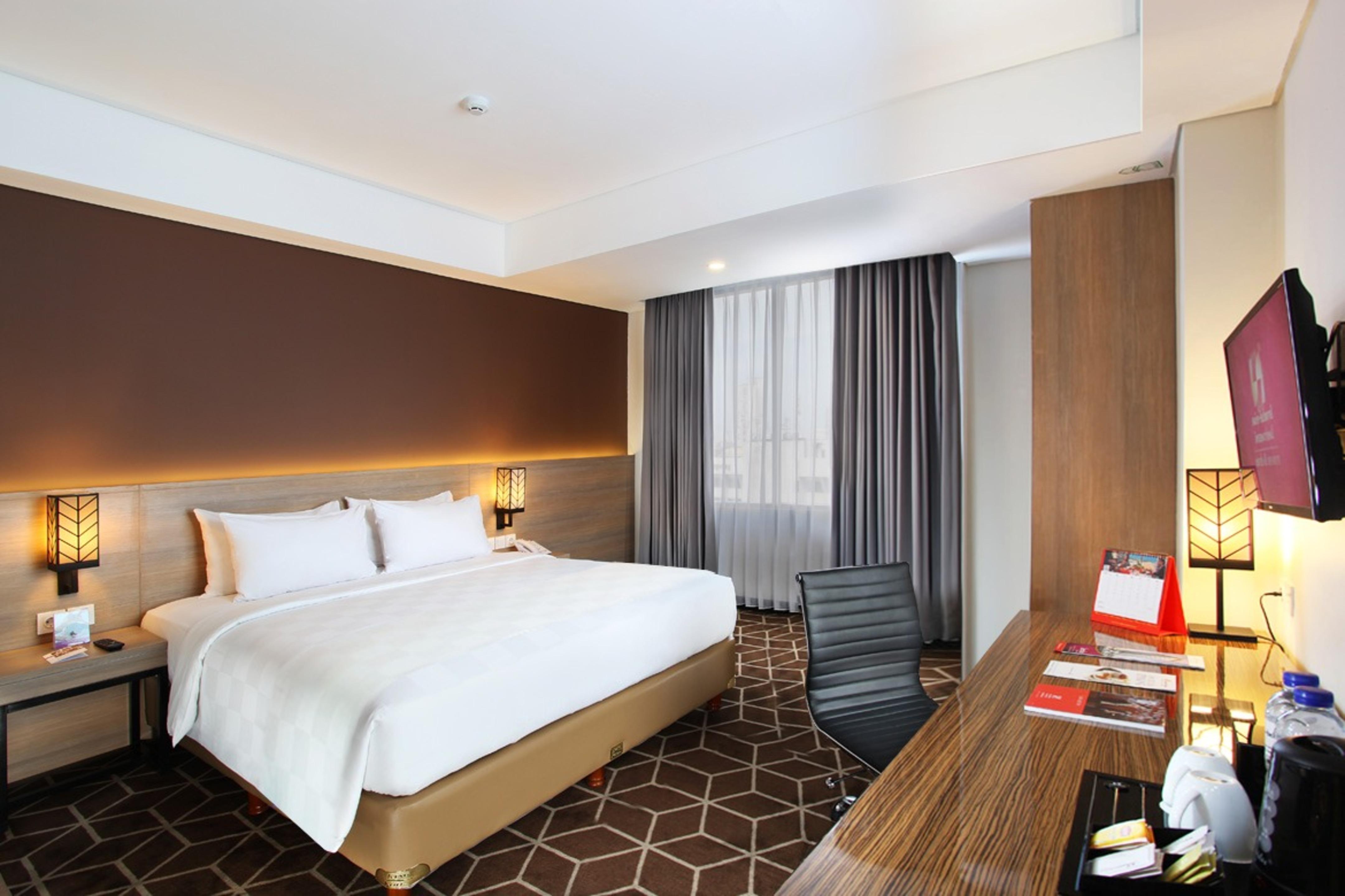 Swiss-Belinn Tunjungan Surabaya Exterior photo