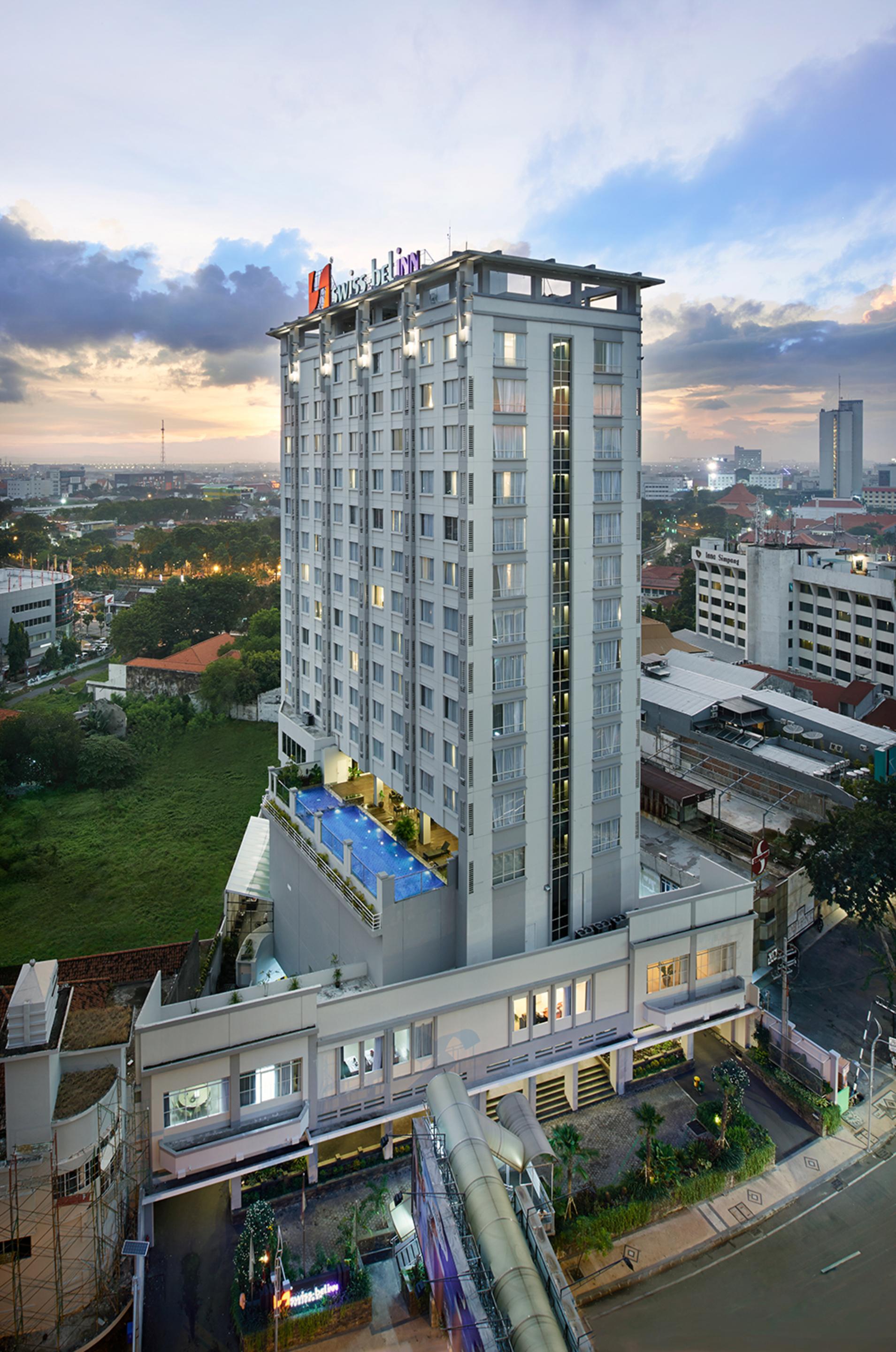 Swiss-Belinn Tunjungan Surabaya Exterior photo