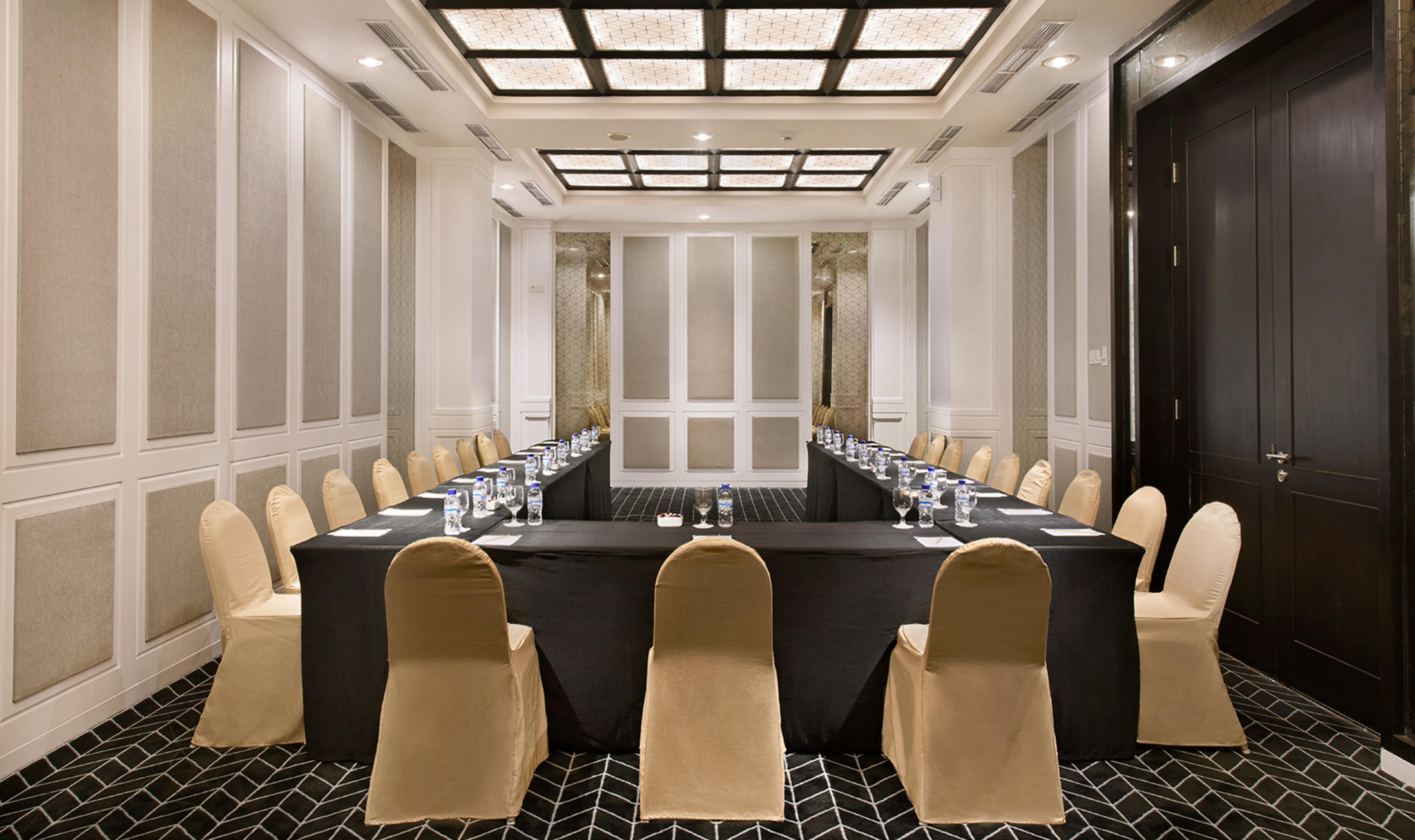 Swiss-Belinn Tunjungan Surabaya Exterior photo