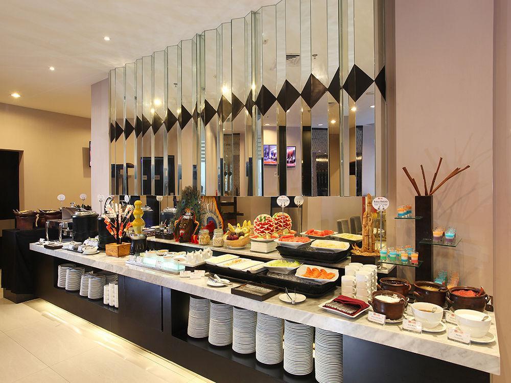 Swiss-Belinn Tunjungan Surabaya Exterior photo