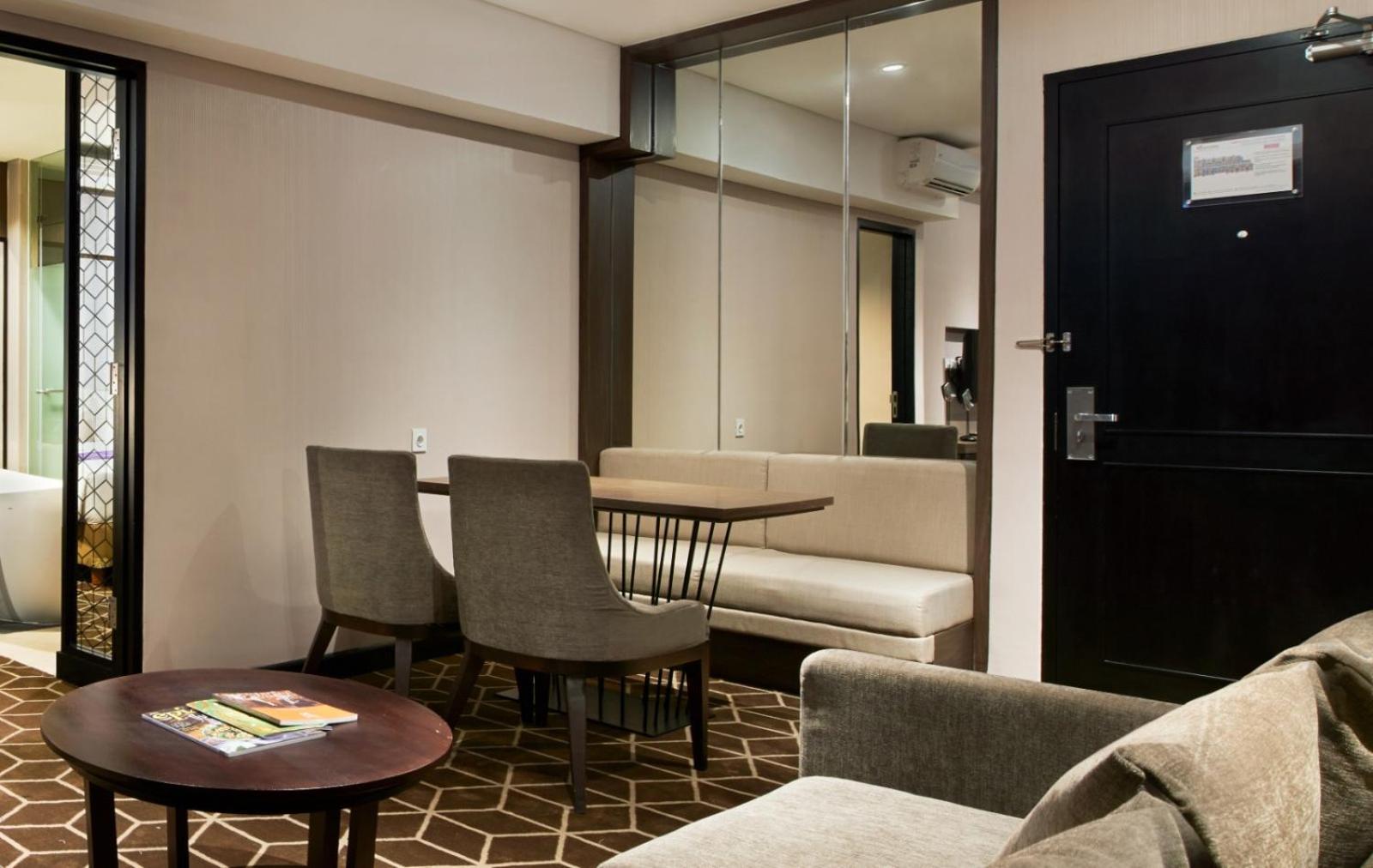 Swiss-Belinn Tunjungan Surabaya Exterior photo