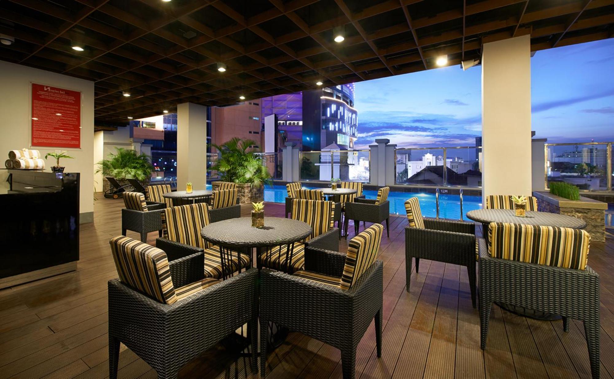 Swiss-Belinn Tunjungan Surabaya Exterior photo