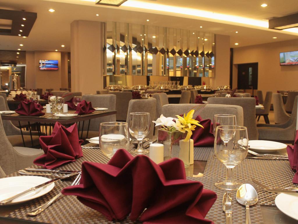 Swiss-Belinn Tunjungan Surabaya Exterior photo