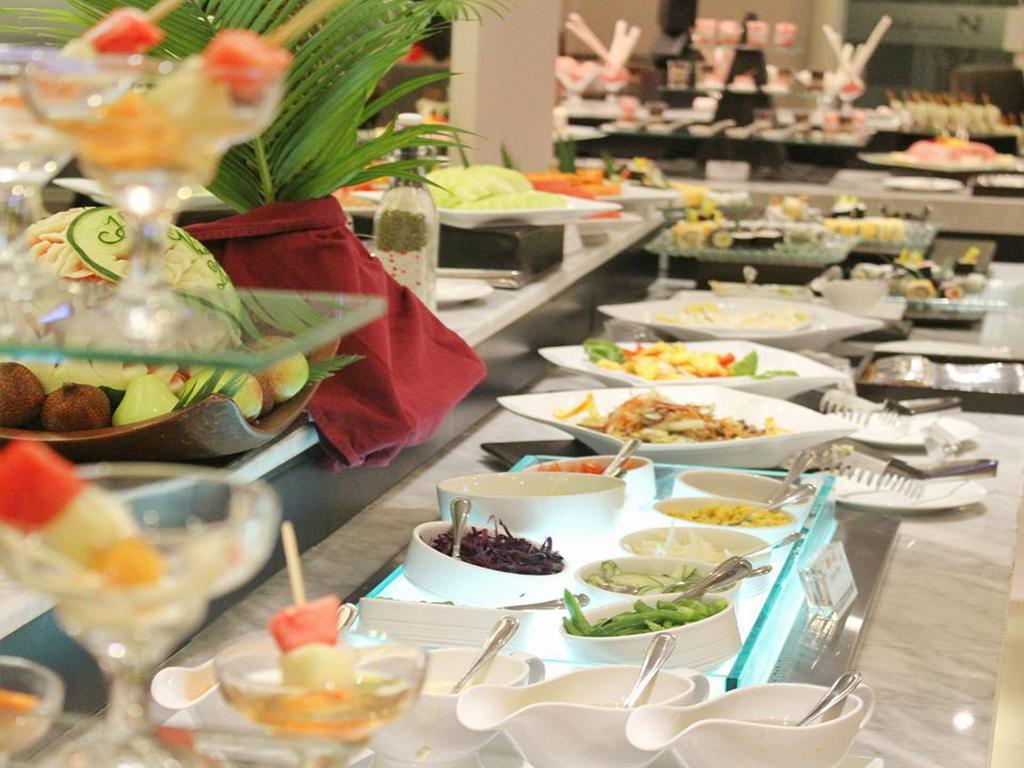 Swiss-Belinn Tunjungan Surabaya Exterior photo