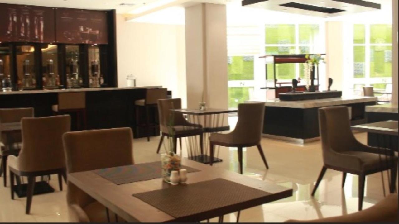 Swiss-Belinn Tunjungan Surabaya Exterior photo